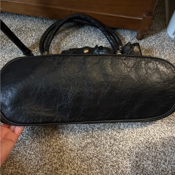 Juicy Couture Black Shoulder Bag with Gold Accents - Picture 4 of 15